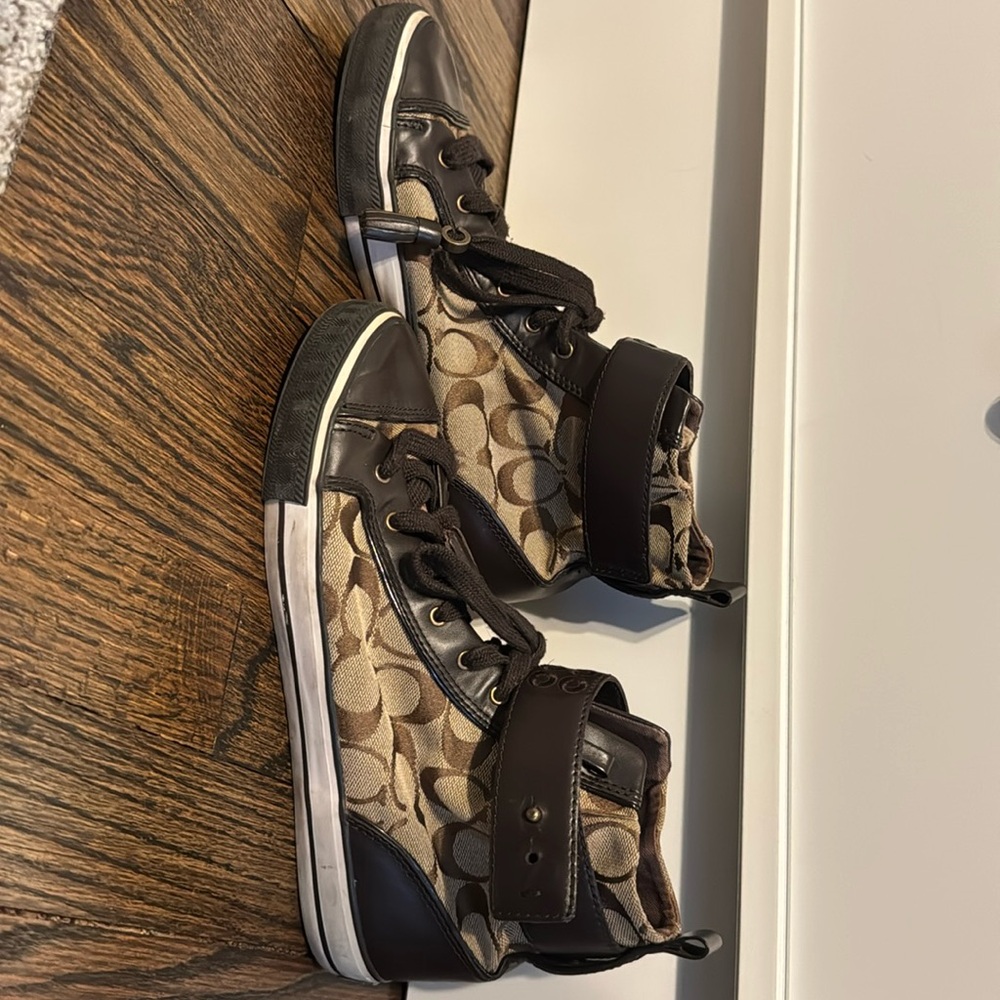 Coach shoes
Size 9